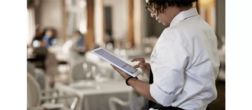 Waitress_using_Tablet